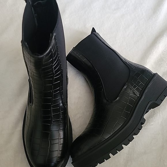 7 Black Pu Croc Boot - Picture 5 of 6